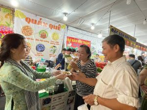 Hộ kinh doanh giới thiệu sản phẩm tại Tuần lễ Ẩm thực Cần Thơ 2026 - Canthohomnay.vn